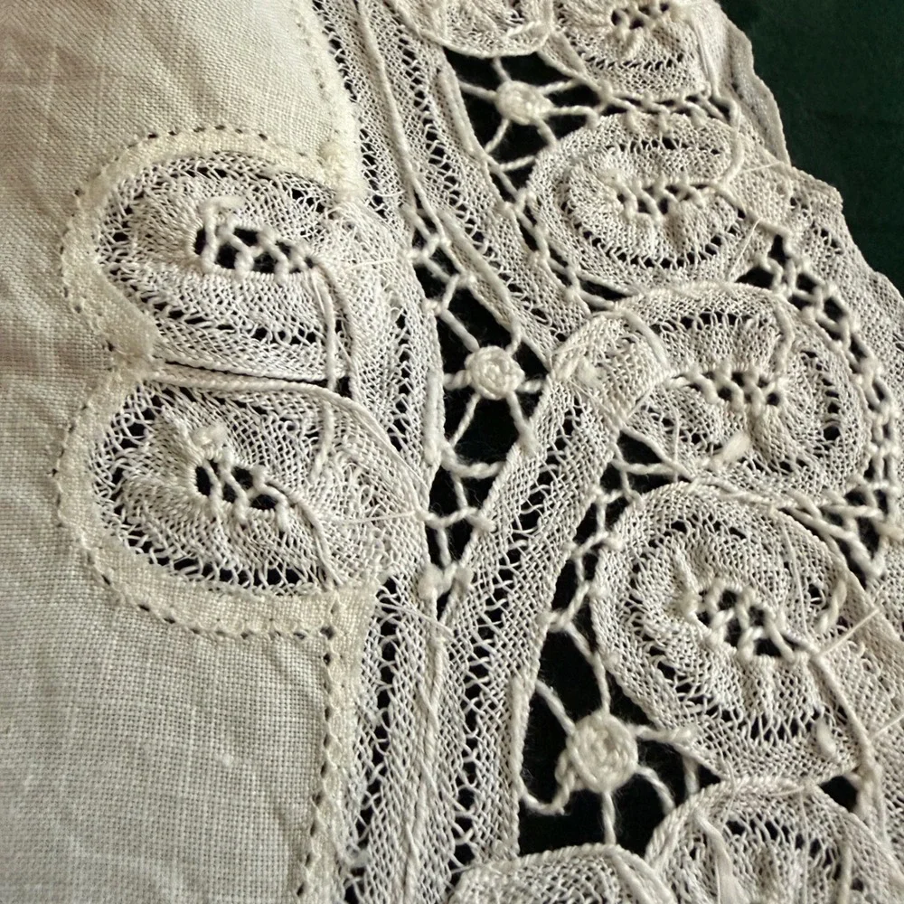 Vintage White‎ Linen Lace Doily Set Oval Round Table Linens 2pc